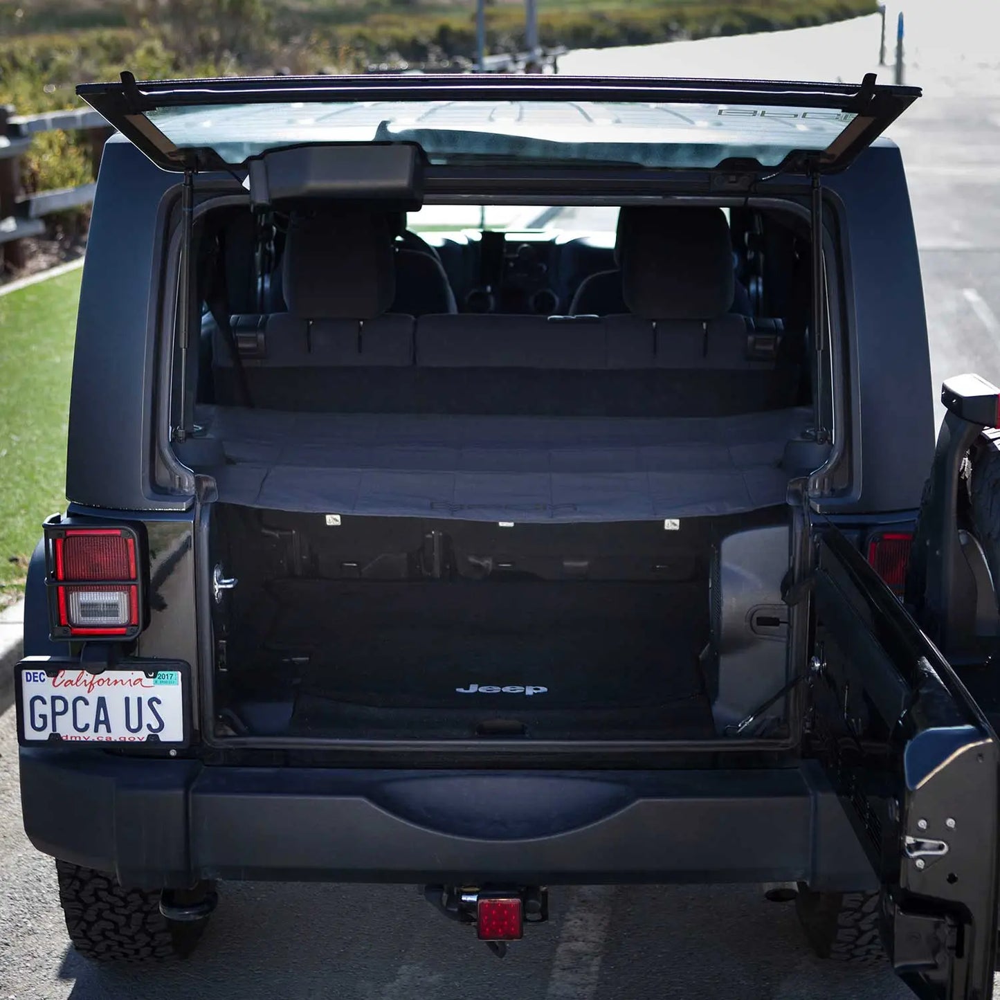 GPCA Jeep Wrangler 4DR cargo cover PRO