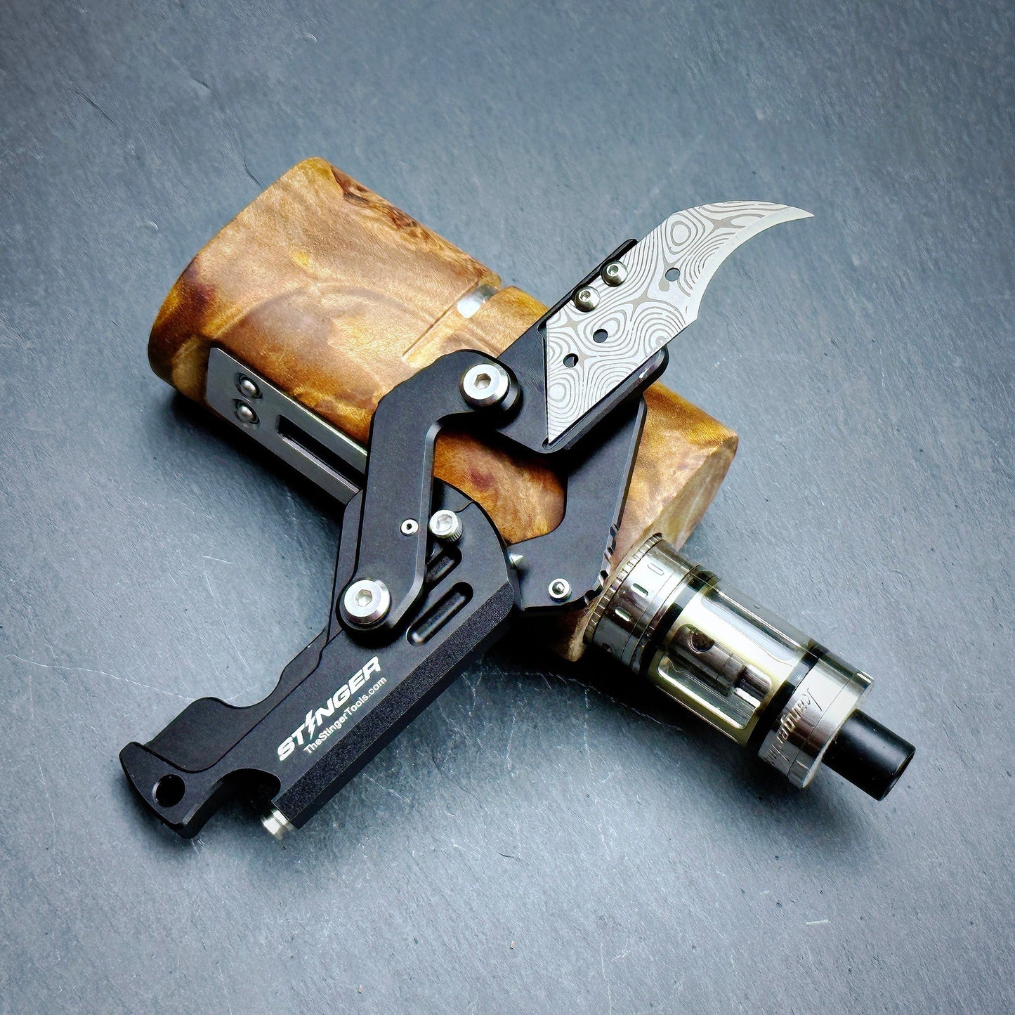 Stinger Dog Tag Tool — blade edge and lock detail